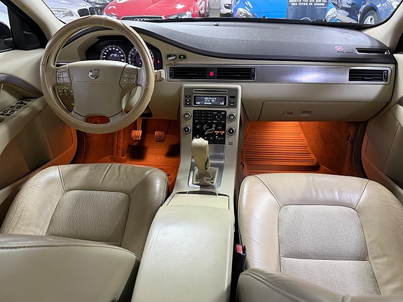 Volvo V70 12 of 15