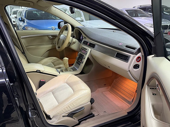 Volvo V70 10 of 15