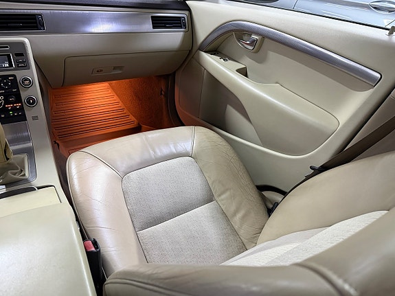 Volvo V70 9 of 15