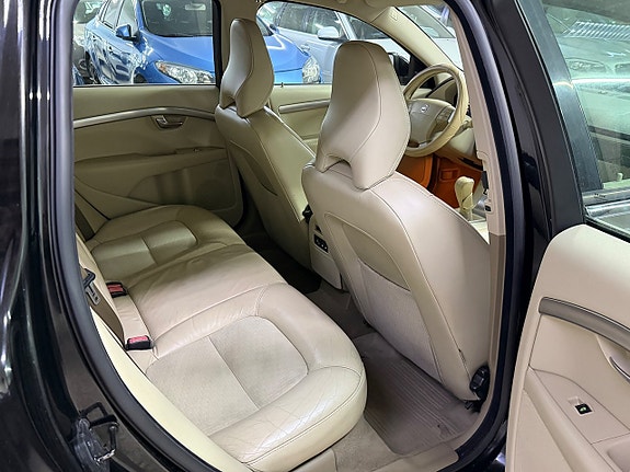 Volvo V70 13 of 15