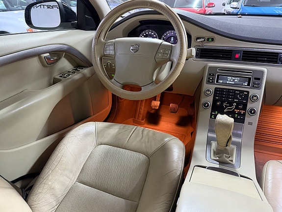 Volvo V70 11 of 15