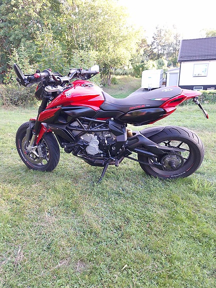MV Agusta Rivale 800 2 of 4