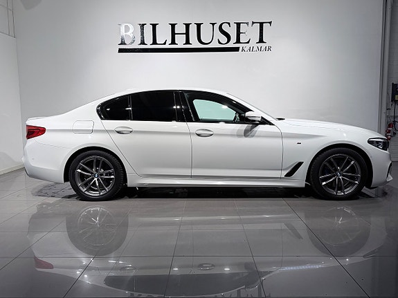 BMW 530i 3 of 5