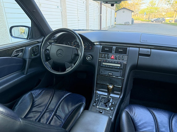 Mercedes-Benz E50 9 of 12