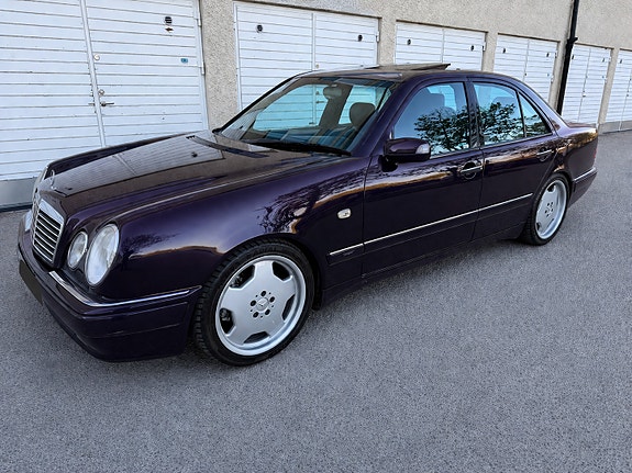 Mercedes-Benz E50 4 of 12