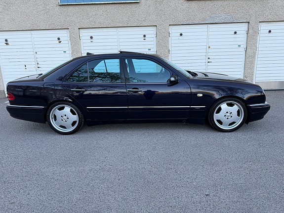 Mercedes-Benz E50 3 of 12