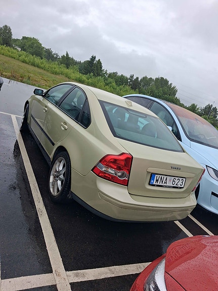 Volvo S40 2 of 4