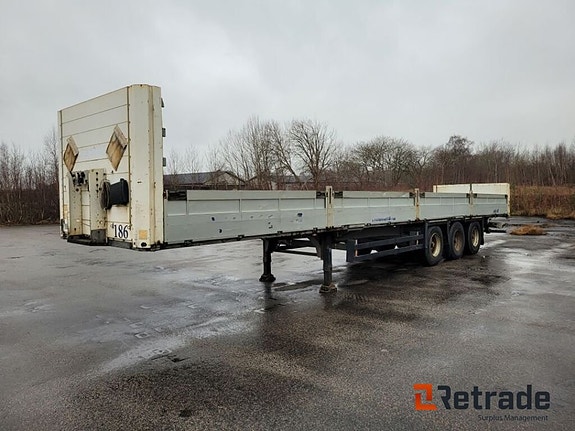 3-axlig trailer med lämmar SCHMITS, S01 Flaktrailer