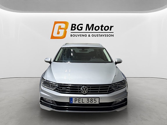 Volkswagen Passat 2 of 20