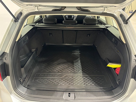 Volkswagen Passat 12 of 20