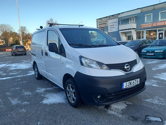 Nissan NV200 2 of 5