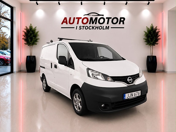 Nissan NV200 2 of 5