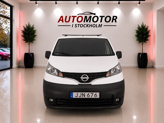 Nissan NV200 4 of 5
