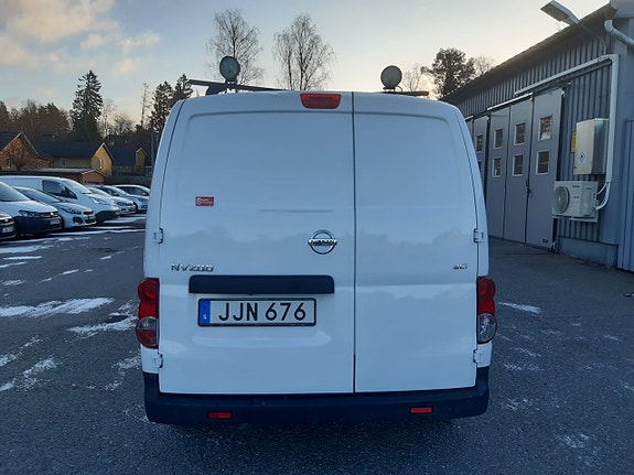 Nissan NV200 5 of 5