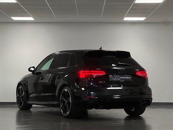 Audi RS3 2 of 23