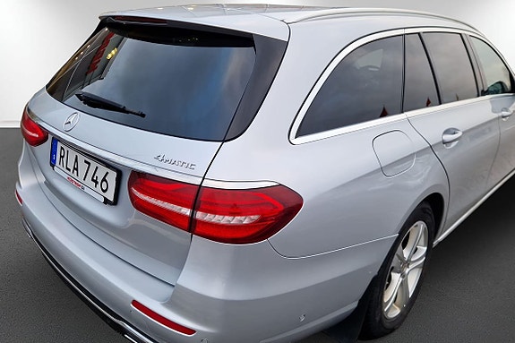 Mercedes-Benz E220 9 of 14