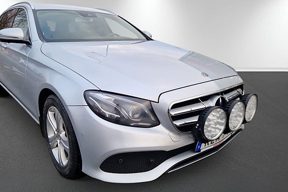 Mercedes-Benz E220 10 of 14