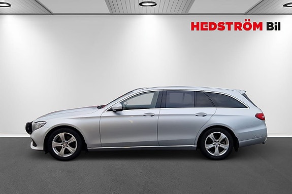 Mercedes-Benz E220 2 of 5