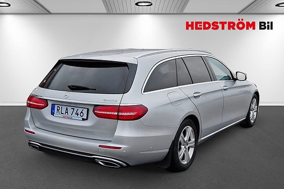 Mercedes-Benz E220 3 of 5