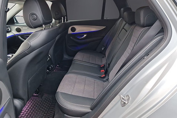 Mercedes-Benz E220 5 of 5