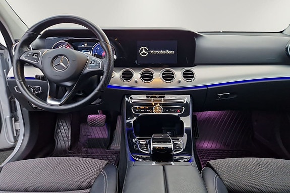 Mercedes-Benz E220 6 of 14