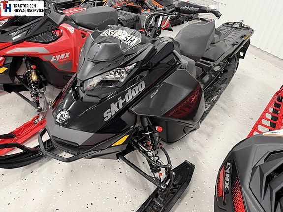 Ski-Doo Backcountry XRS 850 -22 . 2 of 7