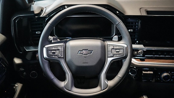 Chevrolet Silverado EV 13 of 24