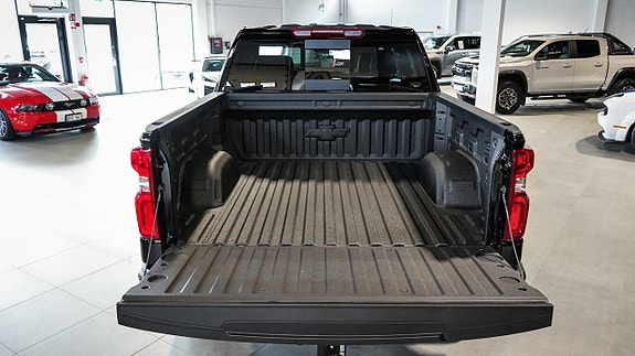 Chevrolet Silverado 5 of 5