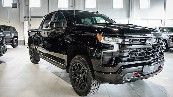 Chevrolet Silverado 2 of 5