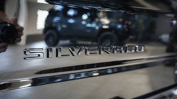 Chevrolet Silverado 4 of 5