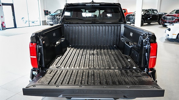 Toyota Tacoma 5 of 5