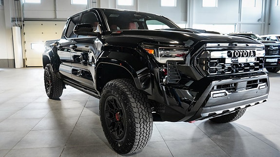 Toyota Tacoma 2 of 5