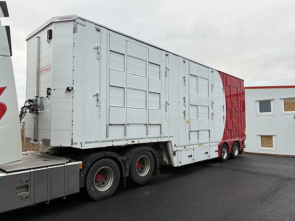 Djurtrailer Pezzaioli 2-axl citytrailer med Tridec-styrning