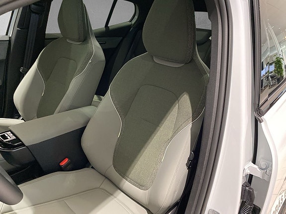 Volvo EX30 3 of 10