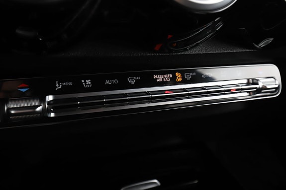Mercedes-Benz GLB250+ 16 of 21