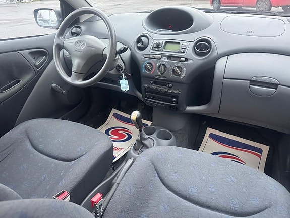 Toyota Yaris 16 of 21