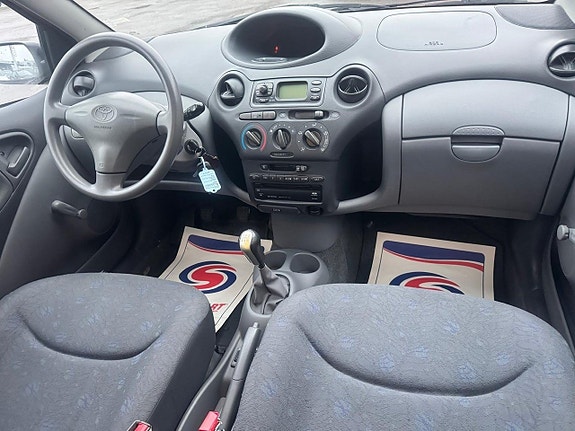 Toyota Yaris 17 of 21