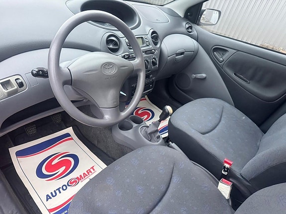 Toyota Yaris 12 of 21