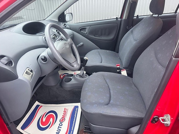 Toyota Yaris 11 of 21