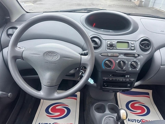 Toyota Yaris 15 of 21