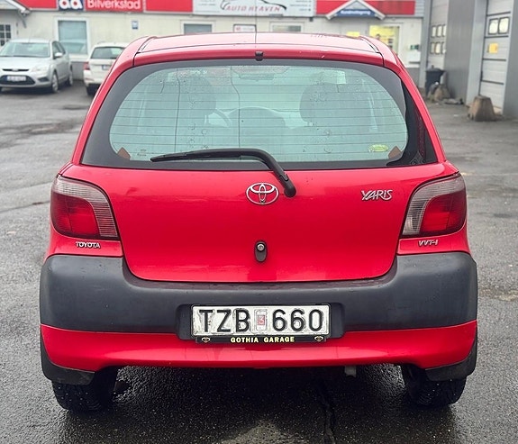 Toyota Yaris 7 of 21