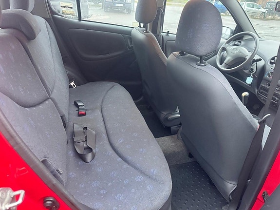 Toyota Yaris 19 of 21