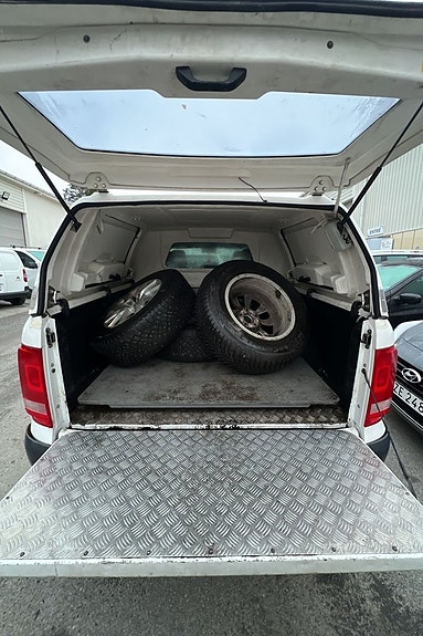 Volkswagen Amarok 14 of 16