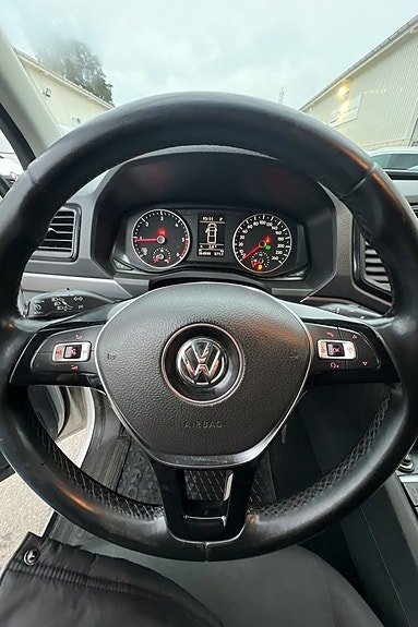 Volkswagen Amarok 12 of 16