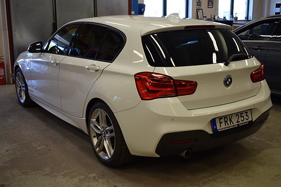 BMW 118d 4 of 5