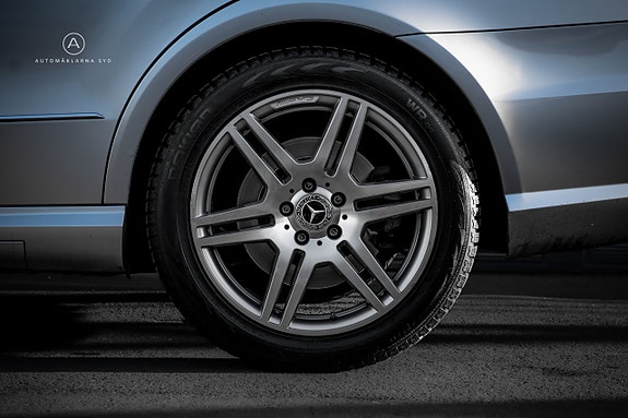 Mercedes-Benz E500 24 of 27