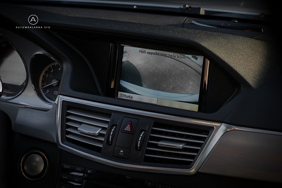 Mercedes-Benz E500 11 of 27