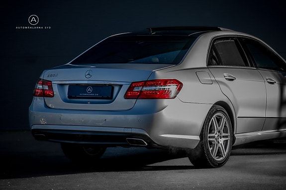 Mercedes-Benz E500 26 of 27