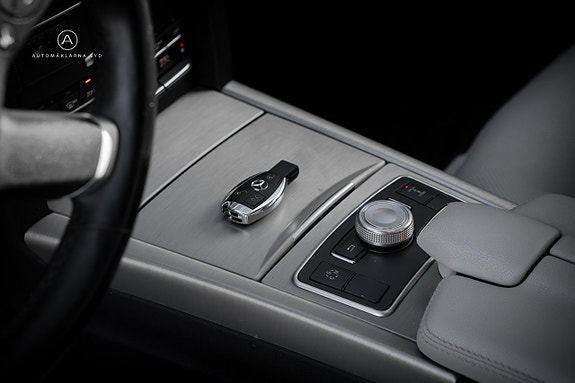 Mercedes-Benz E500 13 of 27