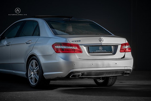Mercedes-Benz E500 21 of 27